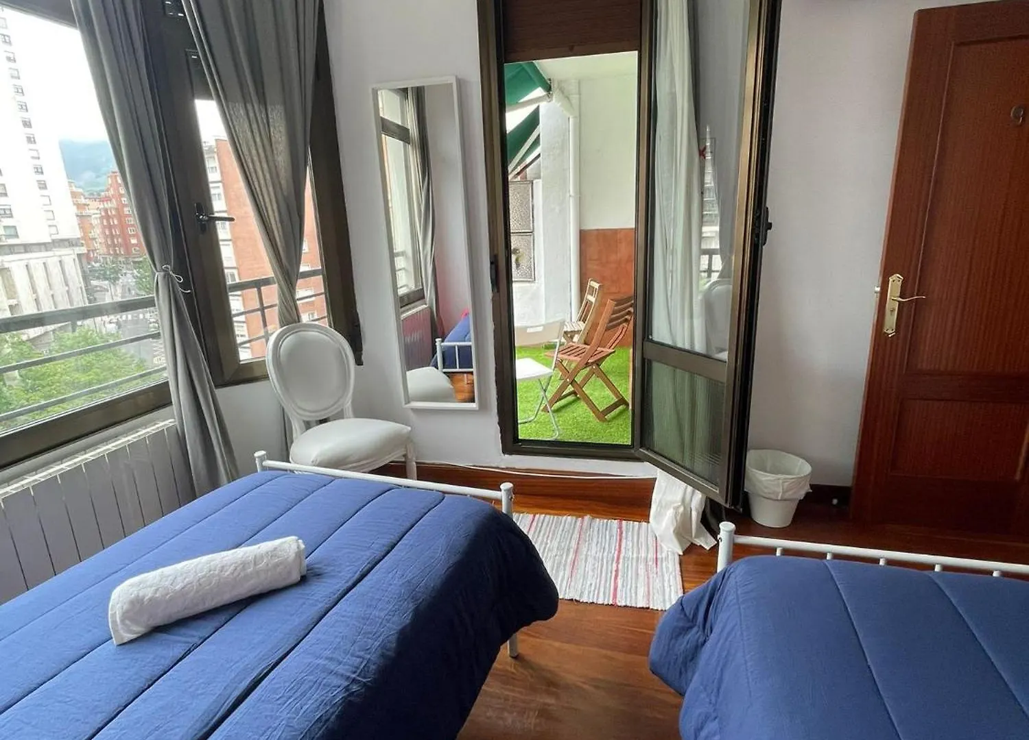 Habitacion Plaza Zabalburu Bilbao Spanien